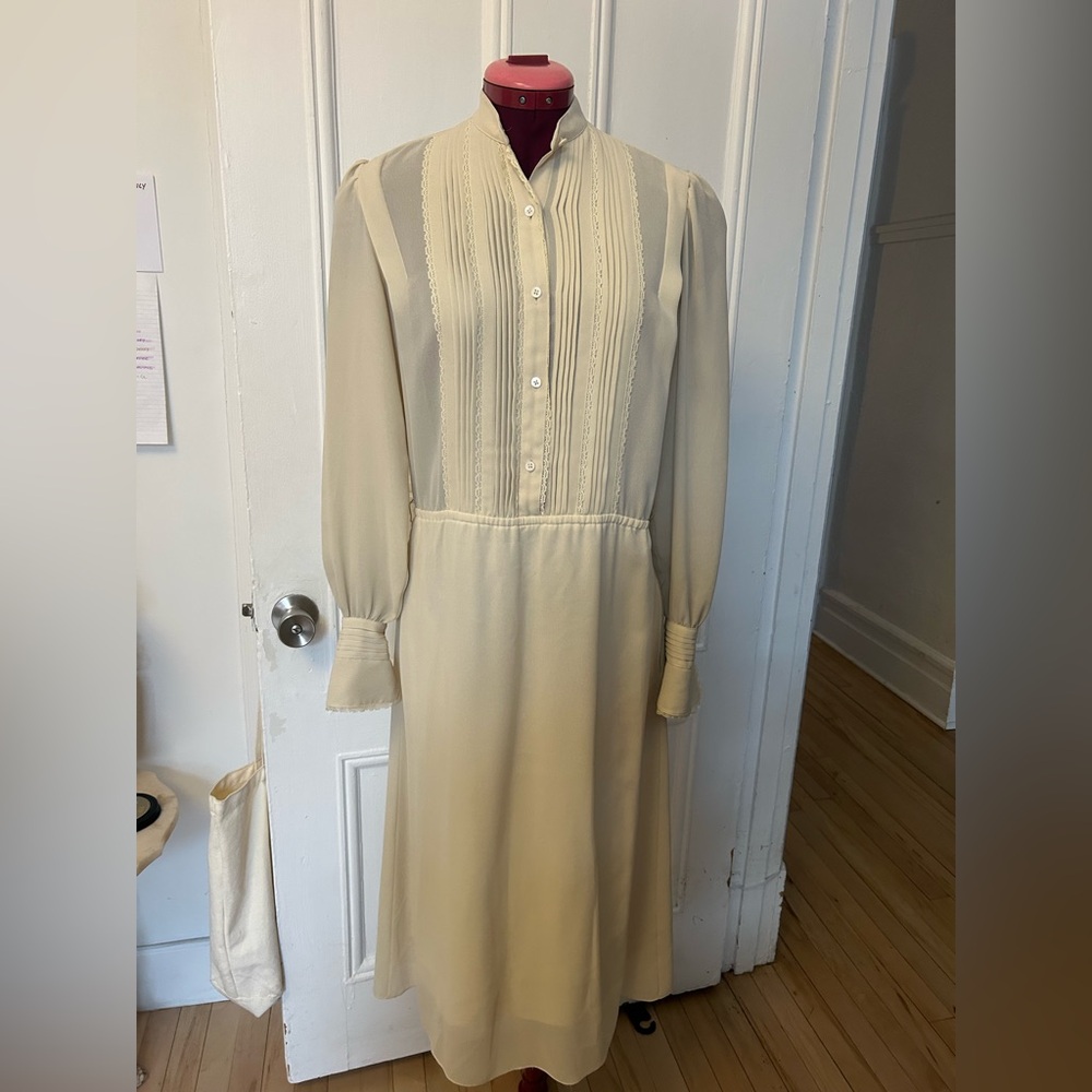 Elegant Cream Vintage Dress